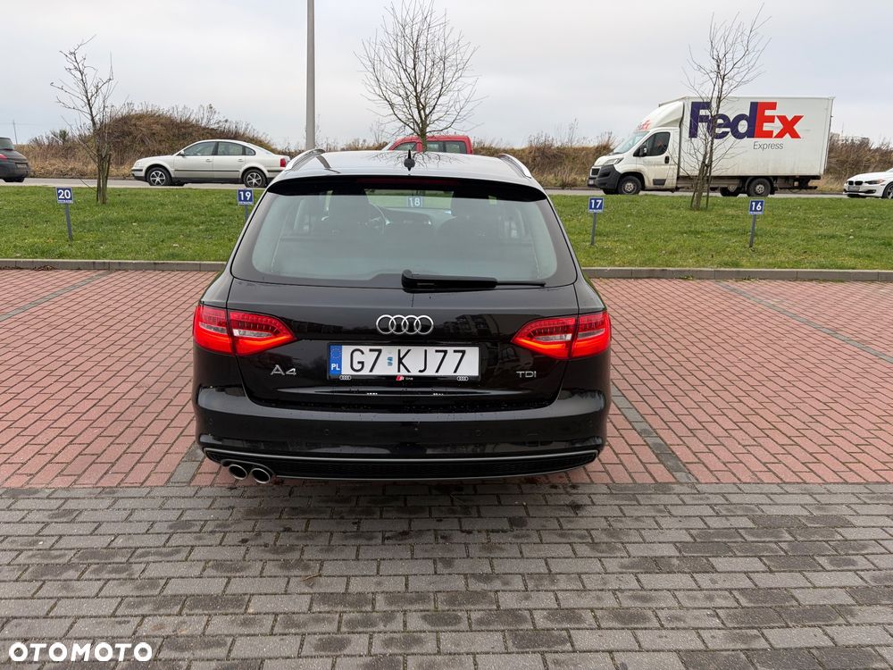 Audi A4 Avant 2.0 TDI DPF clean diesel multitronic S line Sportpaket - 4