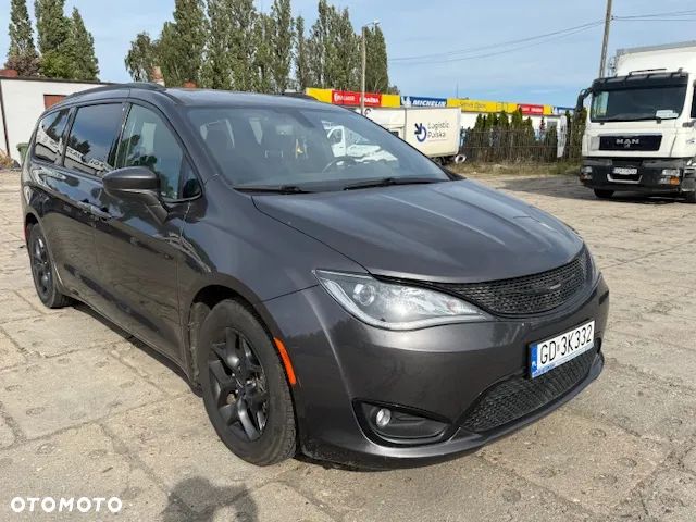 Chrysler Pacifica - 1