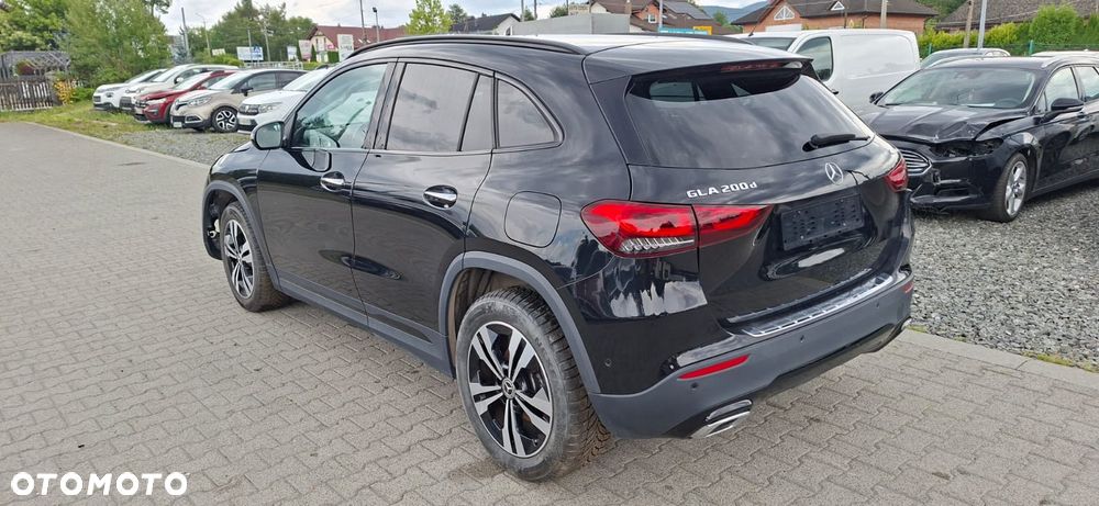 Mercedes-Benz GLA 200 d 4Matic 8G-DCT Style - 2