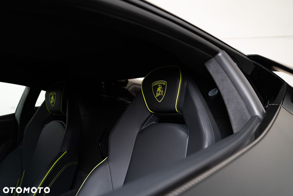 Lamborghini Revuelto - 18