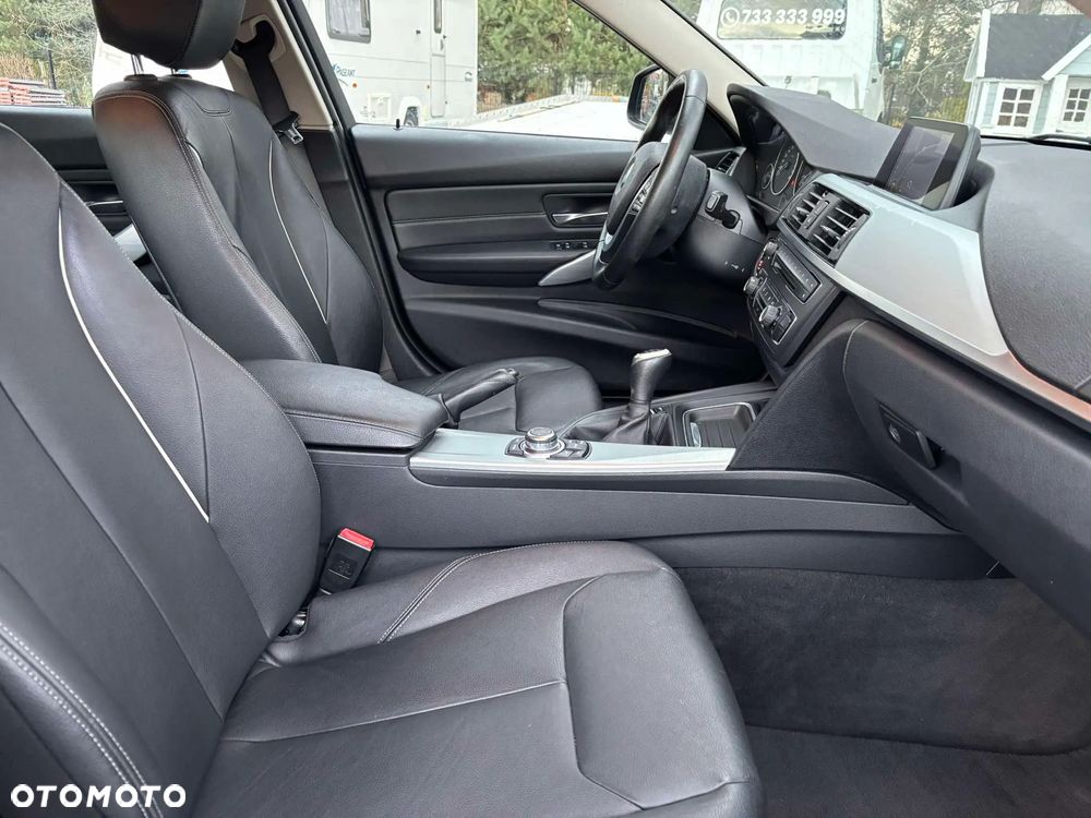 BMW Seria 3 318d DPF Touring Edition Sport - 23