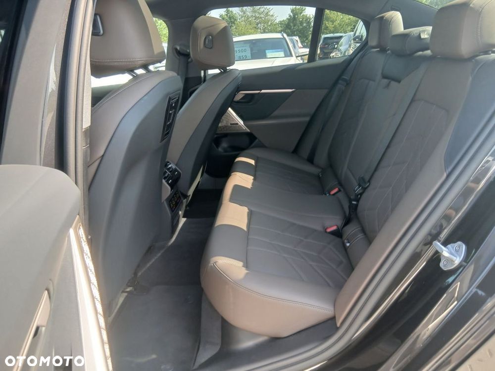 BMW Seria 5 550e xDrive PHEV - 13