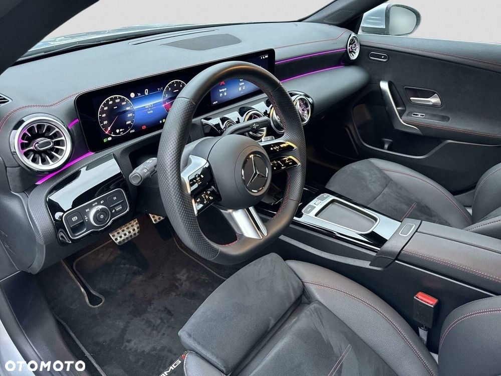 Mercedes-Benz CLA - 11