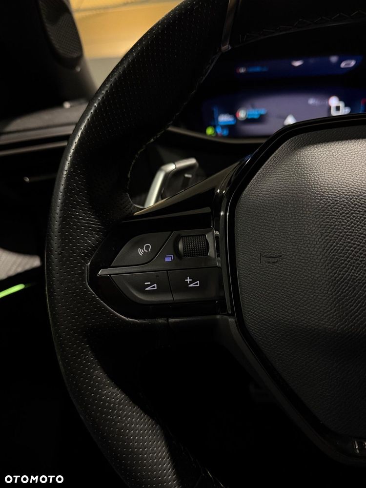 Peugeot 2008 BlueHDi 130 EAT8 GT - 4