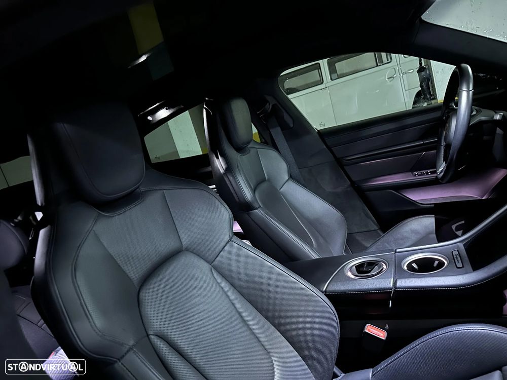 Porsche Taycan Turbo S - 13