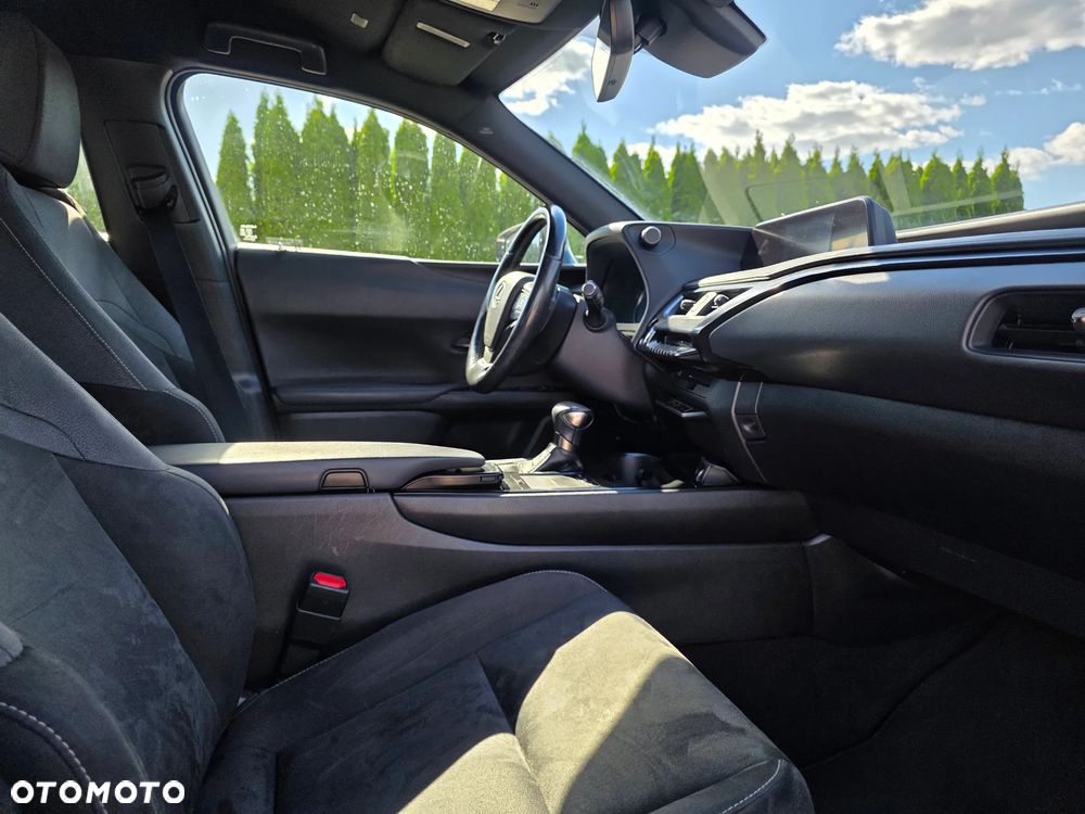Lexus UX - 27