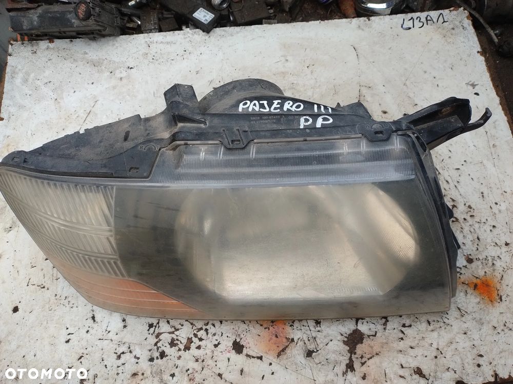 Mitsubishi PAJERO III lampa prawa przód - 1