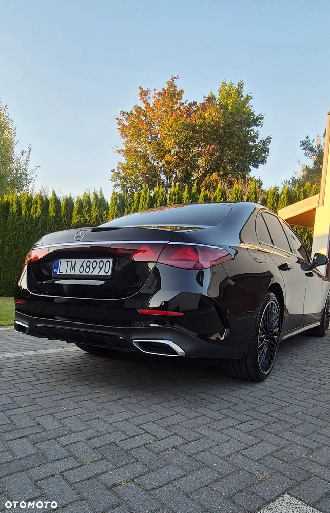 Mercedes-Benz Klasa E 300 9G-TRONIC AMG Line - 12