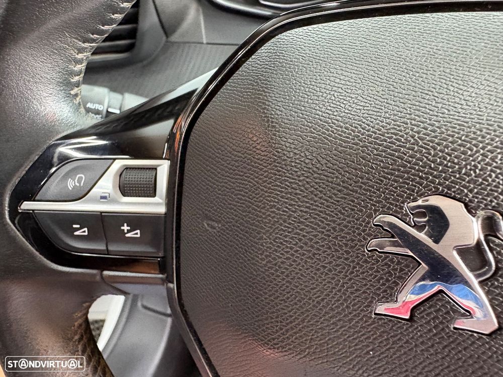Peugeot 208 PureTech 100 Style - 40