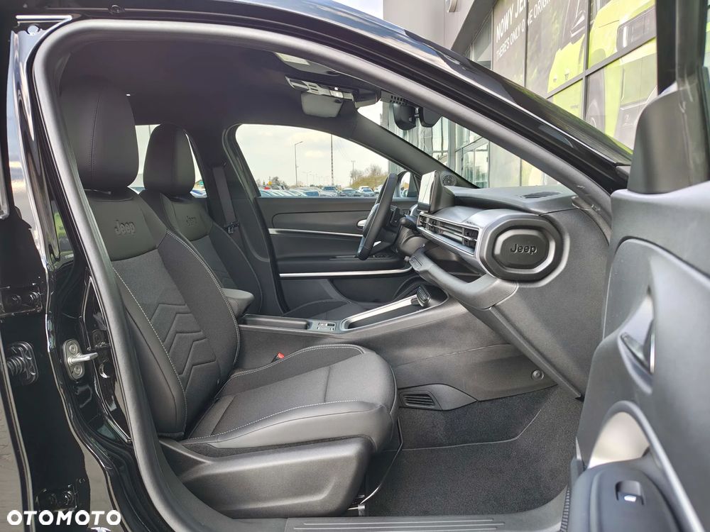 Jeep Avenger 1.2 T3 mHEV Summit FWD eDCT6 - 11