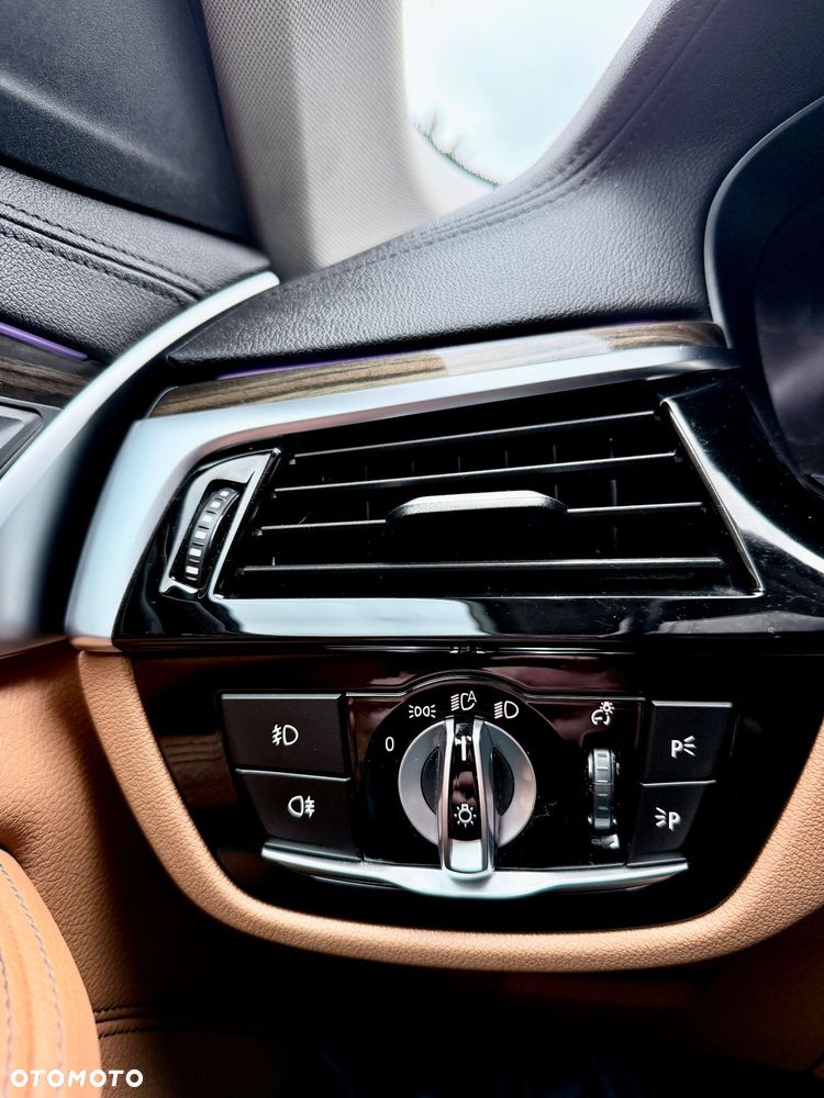 BMW Seria 5 525d Luxury Line - 19