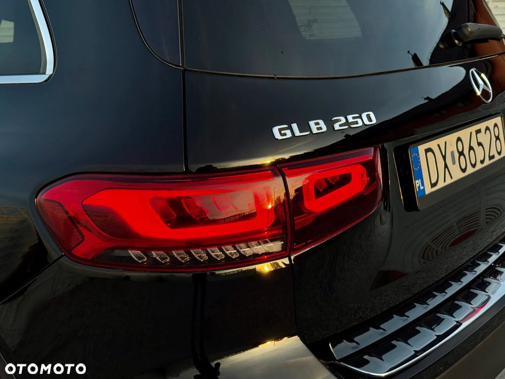 Mercedes-Benz GLB 250 4-Matic 8G-DCT - 26