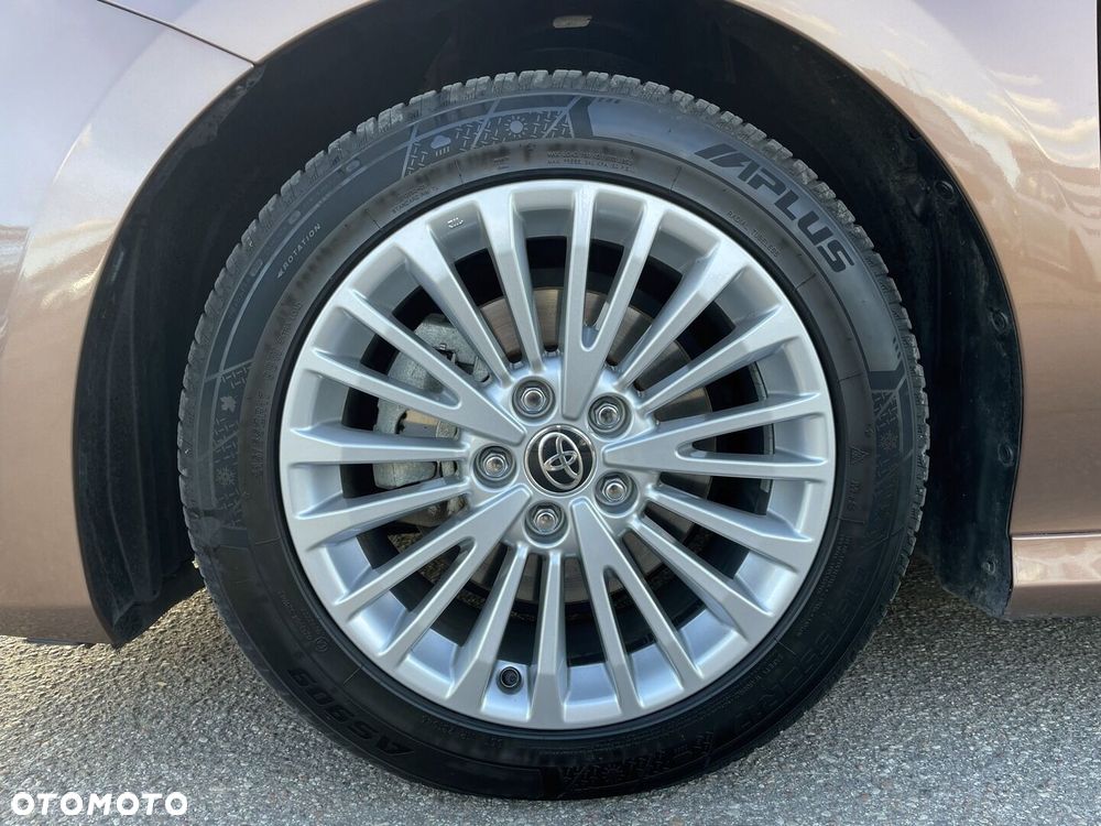 Toyota Camry - 16