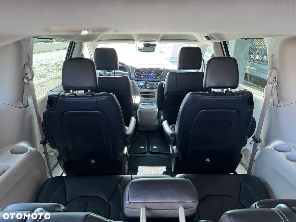 Chrysler Pacifica - 18