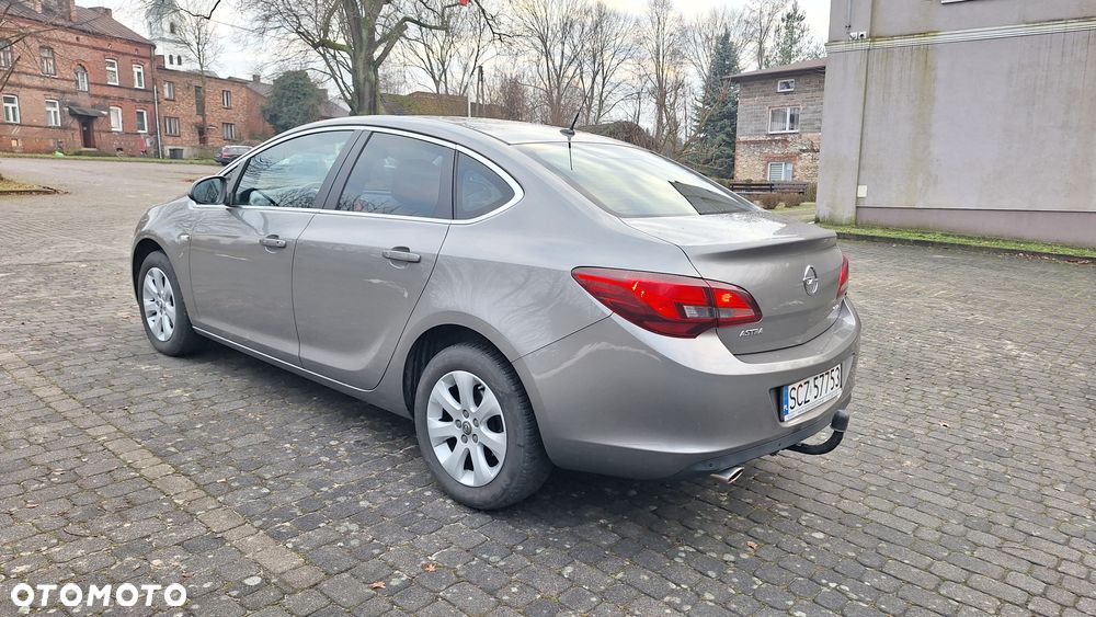 Opel Astra 1.4 T Executive EU6 - 4
