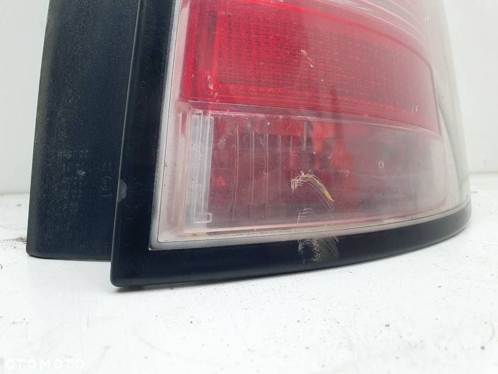 LAMPA TYŁ PRAWA 24451840 OPEL ASTRA H KOMBI 2004 EUROPA - 2