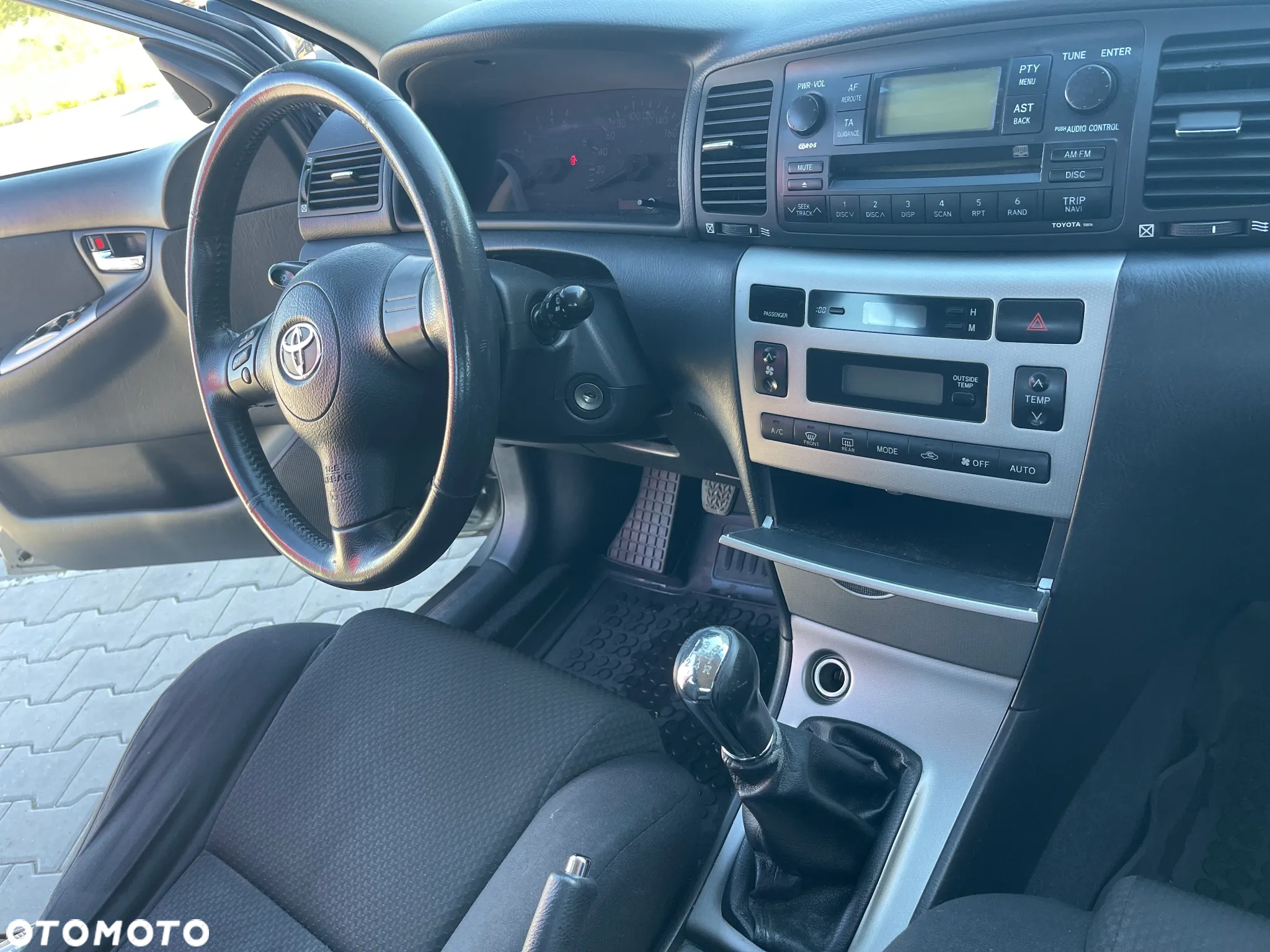 Toyota Corolla 1.6 VVT-i Sol - 5
