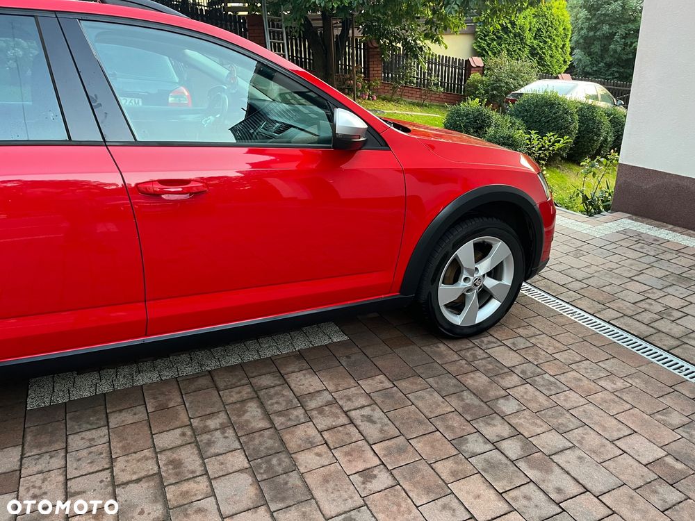 Skoda Octavia Scout 2.0 TDI 4x4 DSG - 9