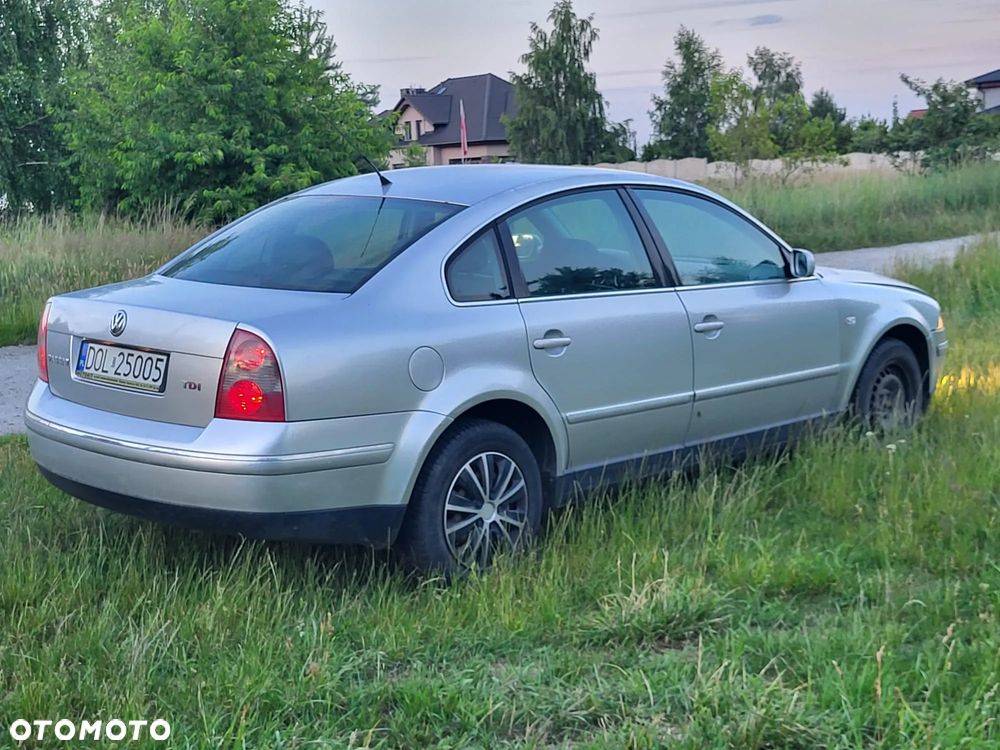 Volkswagen Passat 1.9 TDI Highline - 4