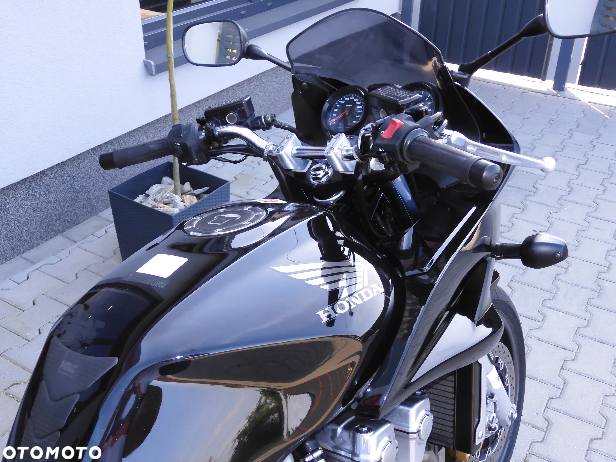 Honda CB - 12