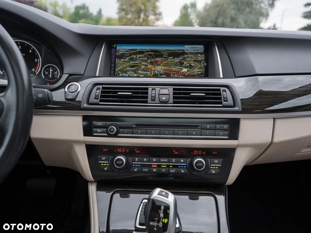 BMW Seria 5 525d xDrive Sport-Aut Luxury Line - 23