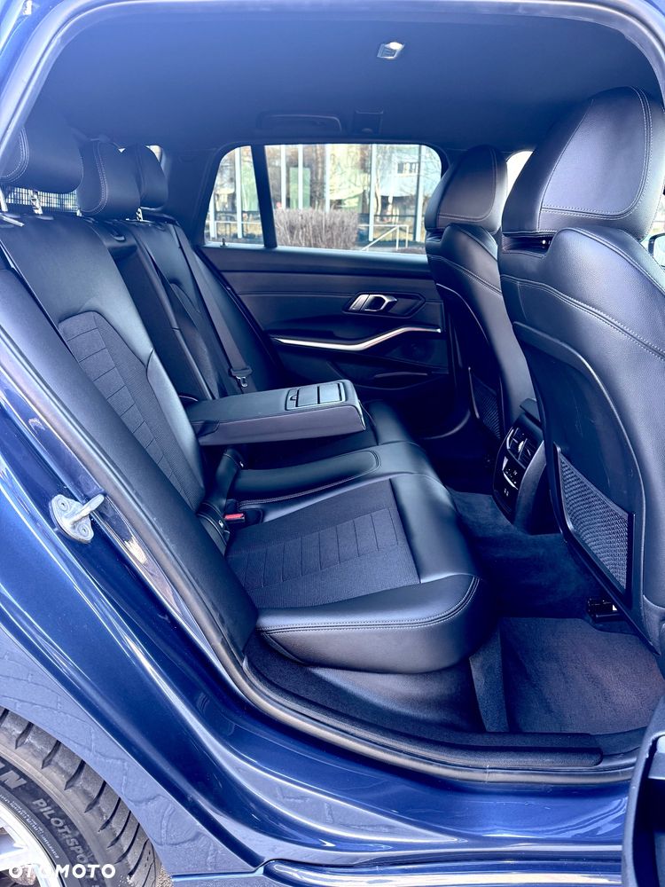 BMW Seria 3 330d xDrive MHEV Luxury Line - 22