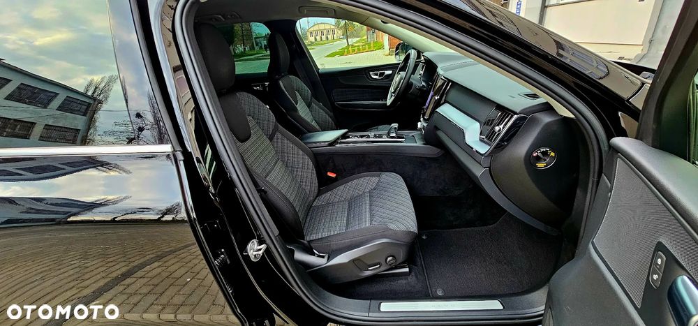 Volvo XC 60 B4 D Momentum Pro - 31