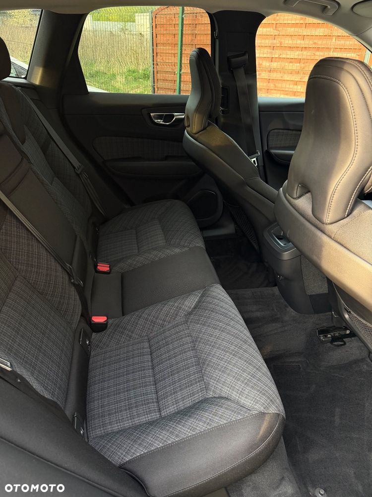Volvo XC 60 B4 B Momentum Pro - 23