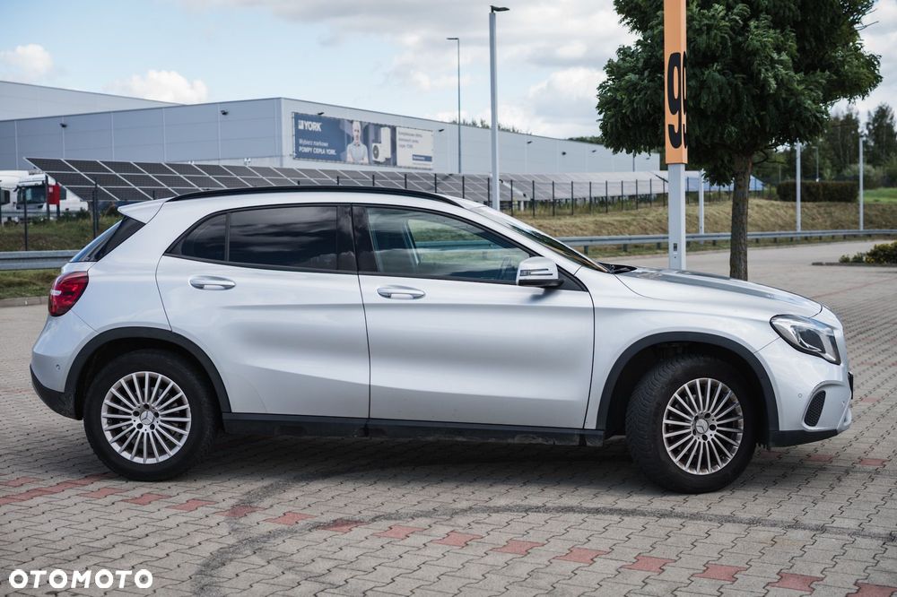 Mercedes-Benz GLA 200 7G-DCT - 20