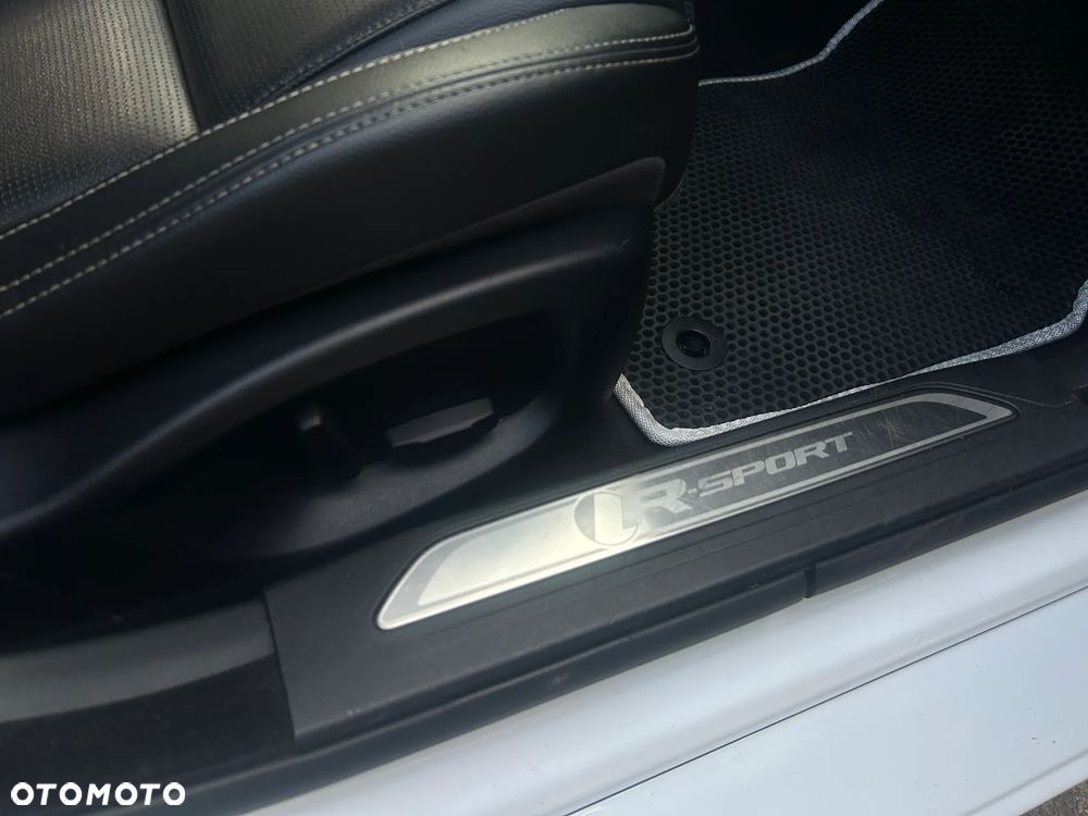 Jaguar XE 2.0 D R-Sport - 10