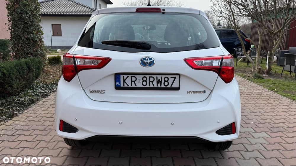 Toyota Yaris Hybrid 100 Premium - 4