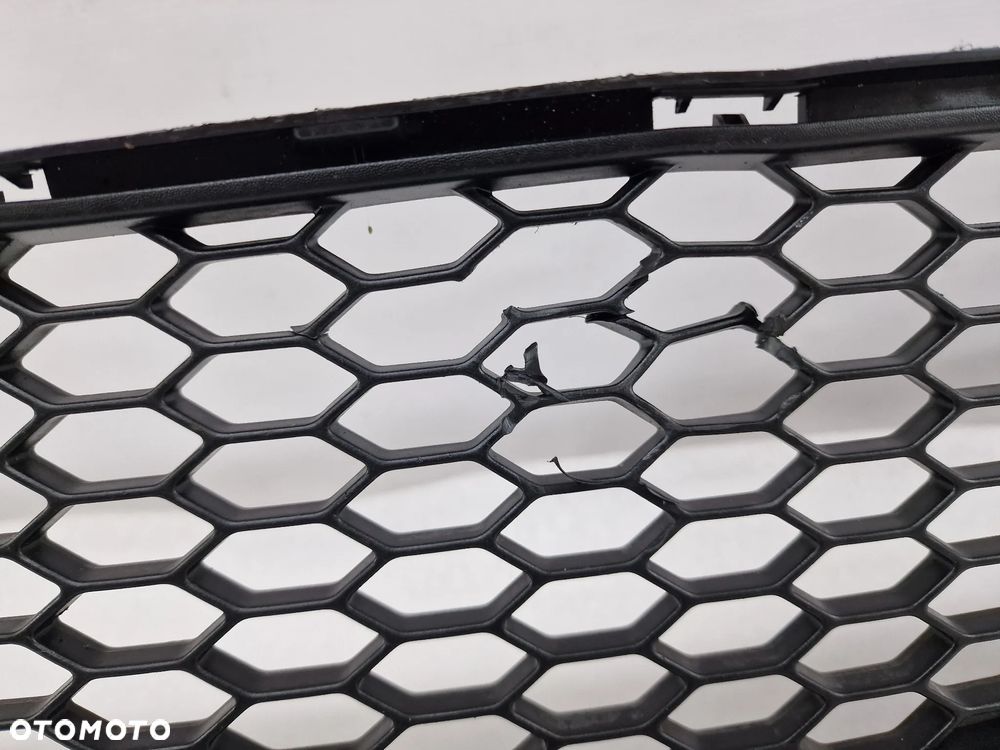 RENAULT TRAFIC 3 III 14- KRATKA ŚRODKOWA ZDERZAKA PRZEDNIEGO PRZÓD , NR 622544919R , NR AUKCJI KR404 - 2