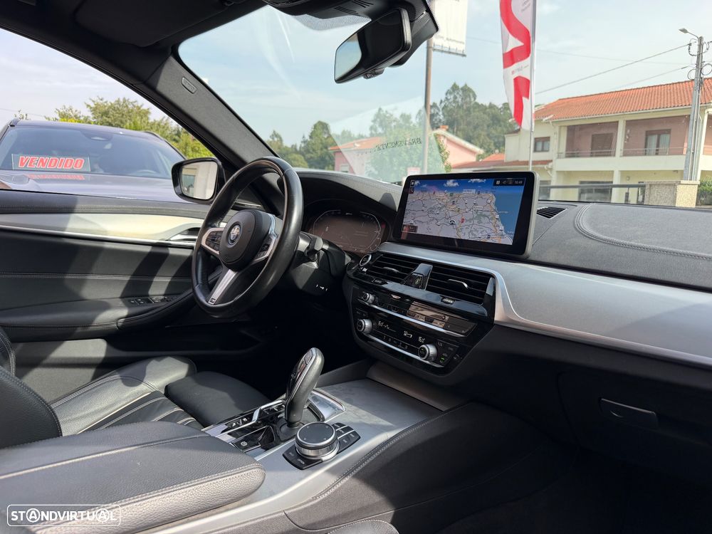 BMW 530 e Pack Desportivo M - 8