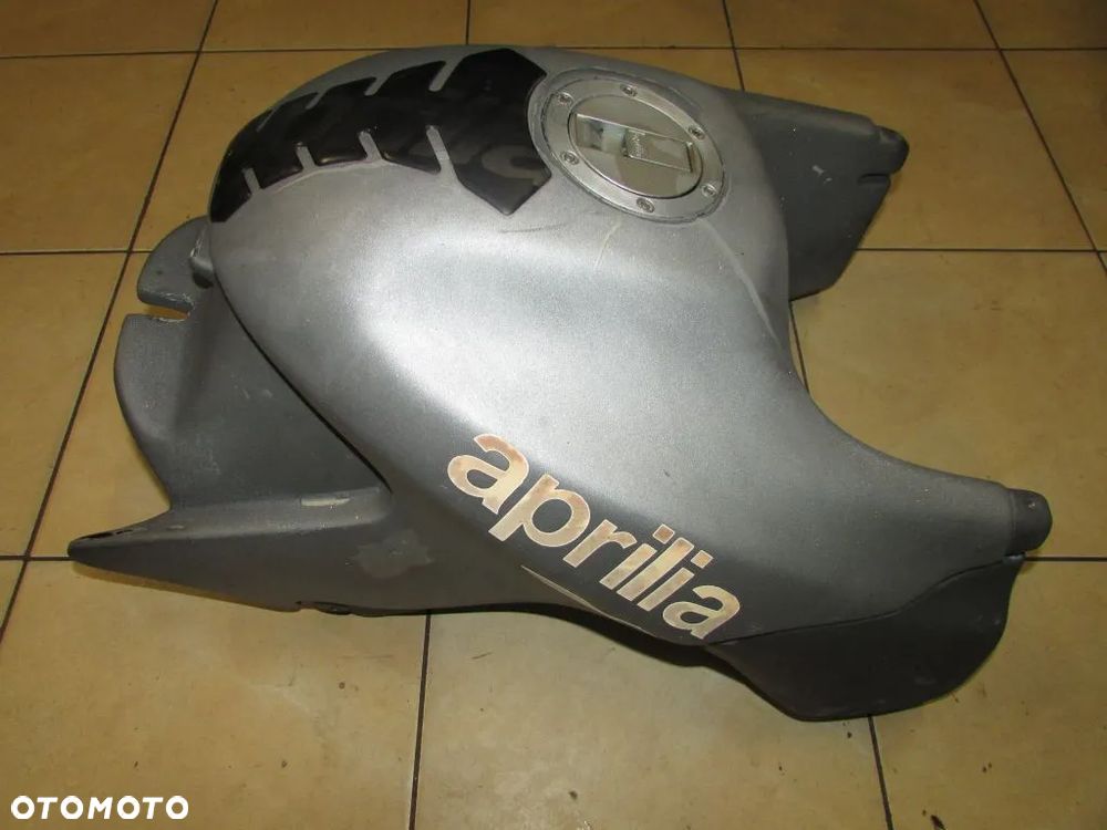 APRILIA PEGASO 650 i.e. 01-04 bak zbiornik paliwa - 1