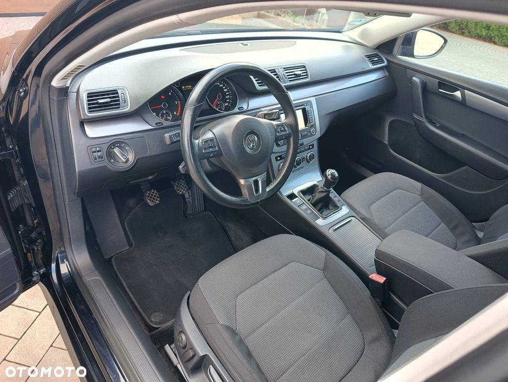 Volkswagen Passat - 27