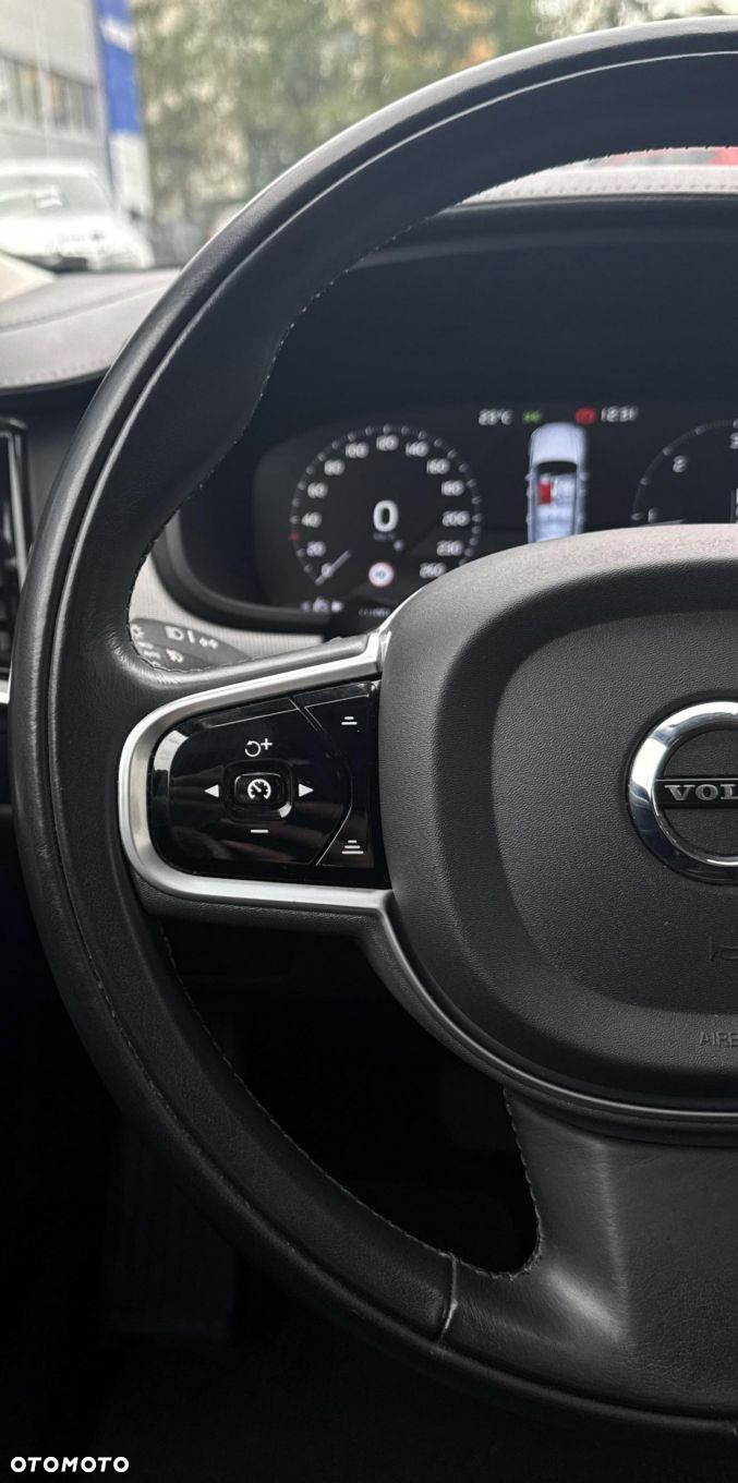 Volvo V90 Cross Country - 14