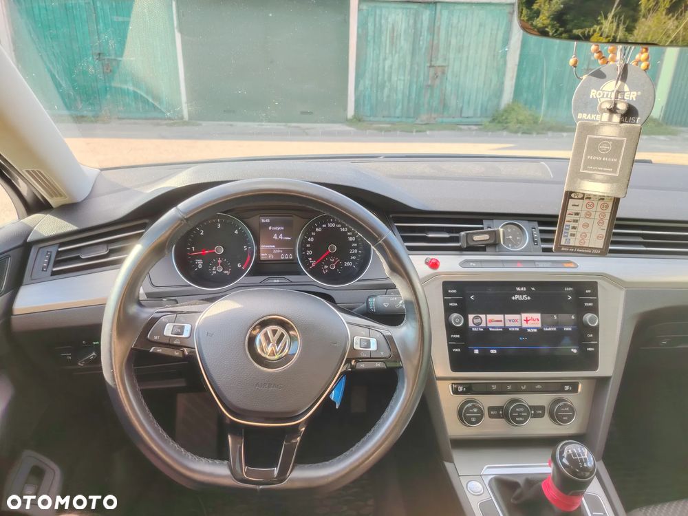 Volkswagen Passat 2.0 TDI SCR Comfortline - 9