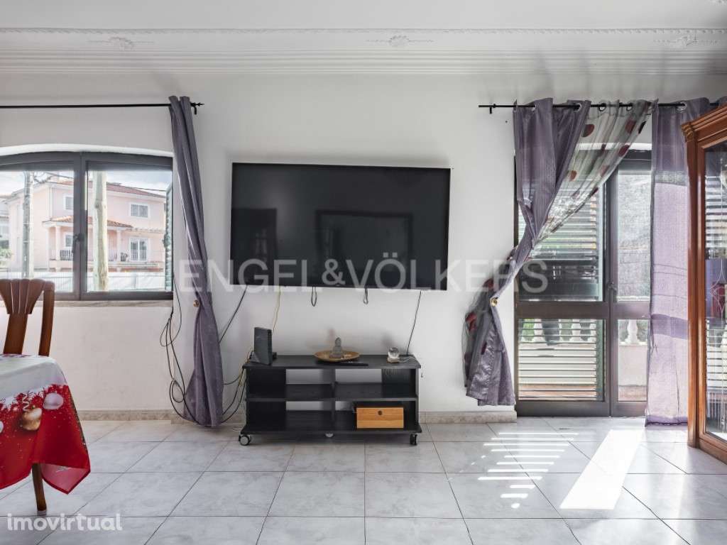 Moradia T7 com 3 habitações independentes - Elevado potencial de Re... - Grande imagem: 3/38