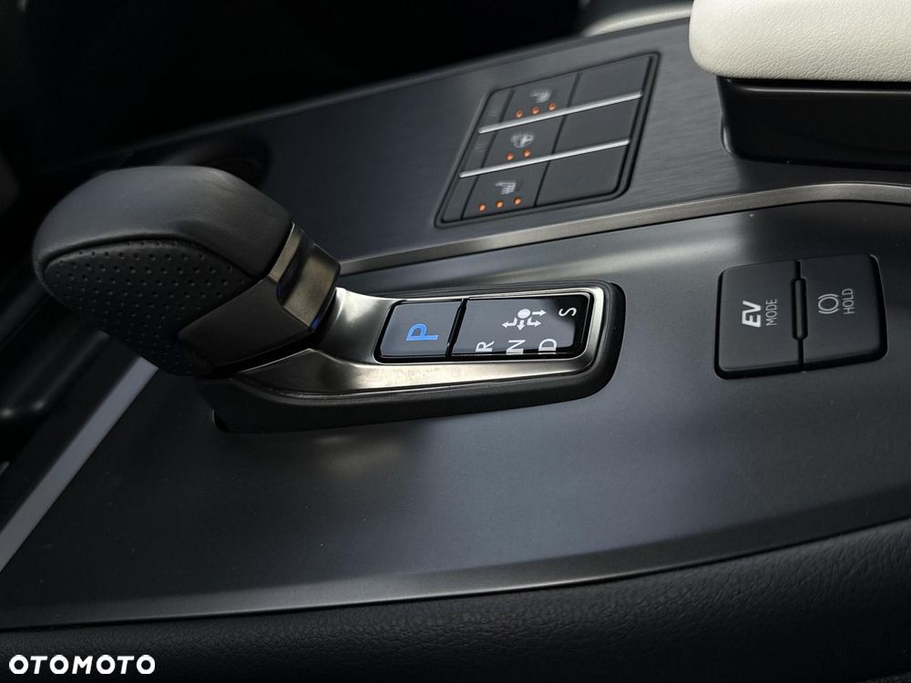 Lexus UX - 19