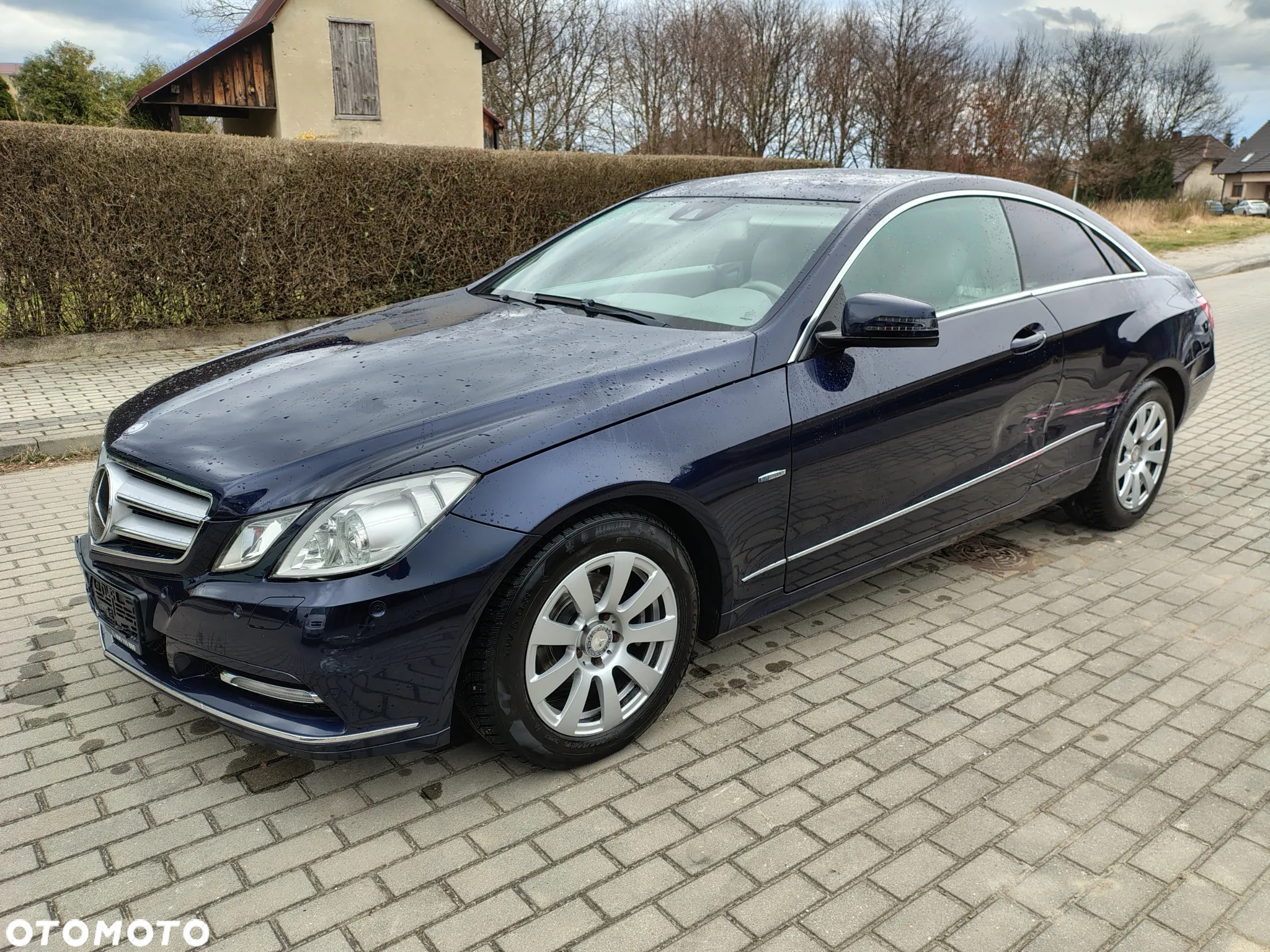 Mercedes-Benz Klasa E 250 CGI Coupe BlueEFFICIENCY Automatik Avantgarde - 3