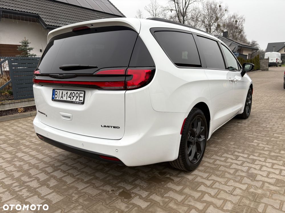 Chrysler Pacifica - 23