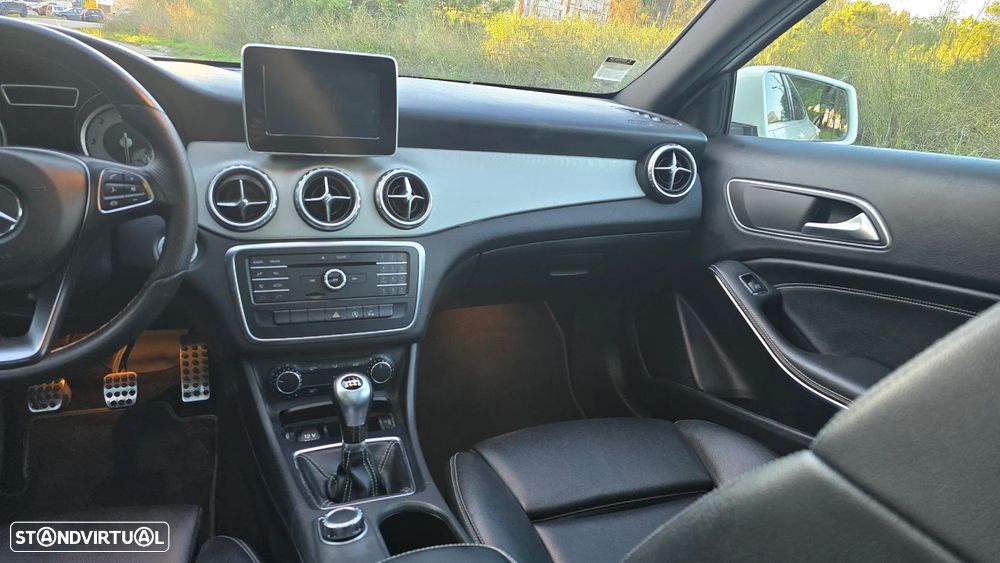 Mercedes-Benz GLA 180 - 23