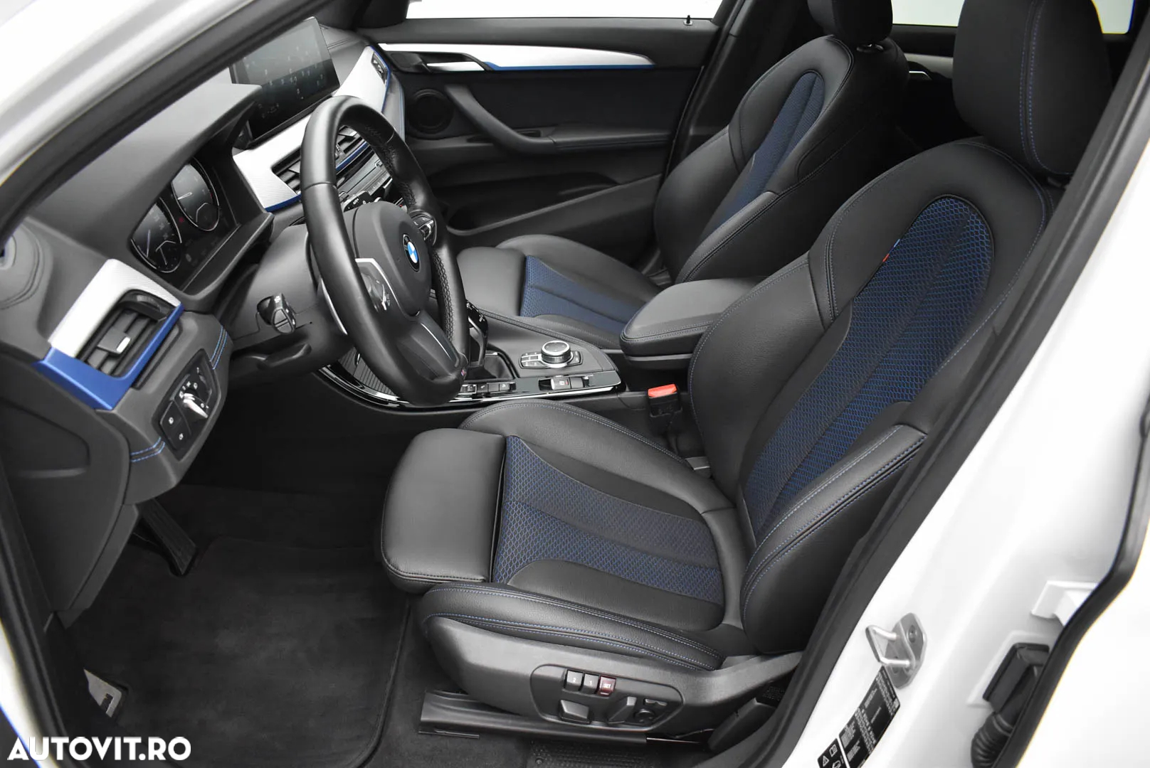 BMW X1 xDrive20i AT - 8