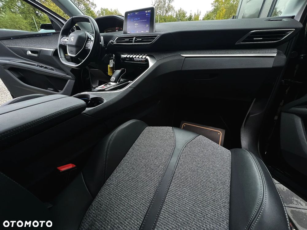 Peugeot 5008 1.6 PureTech Allure S&S EAT8 - 17