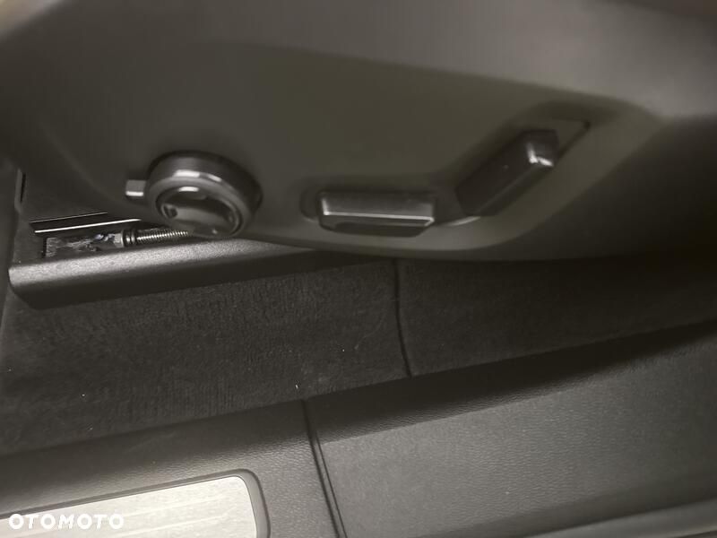 Volvo XC 60 B5 D AWD Ultimate Bright - 17