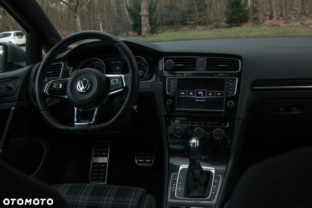 Volkswagen Golf - 12