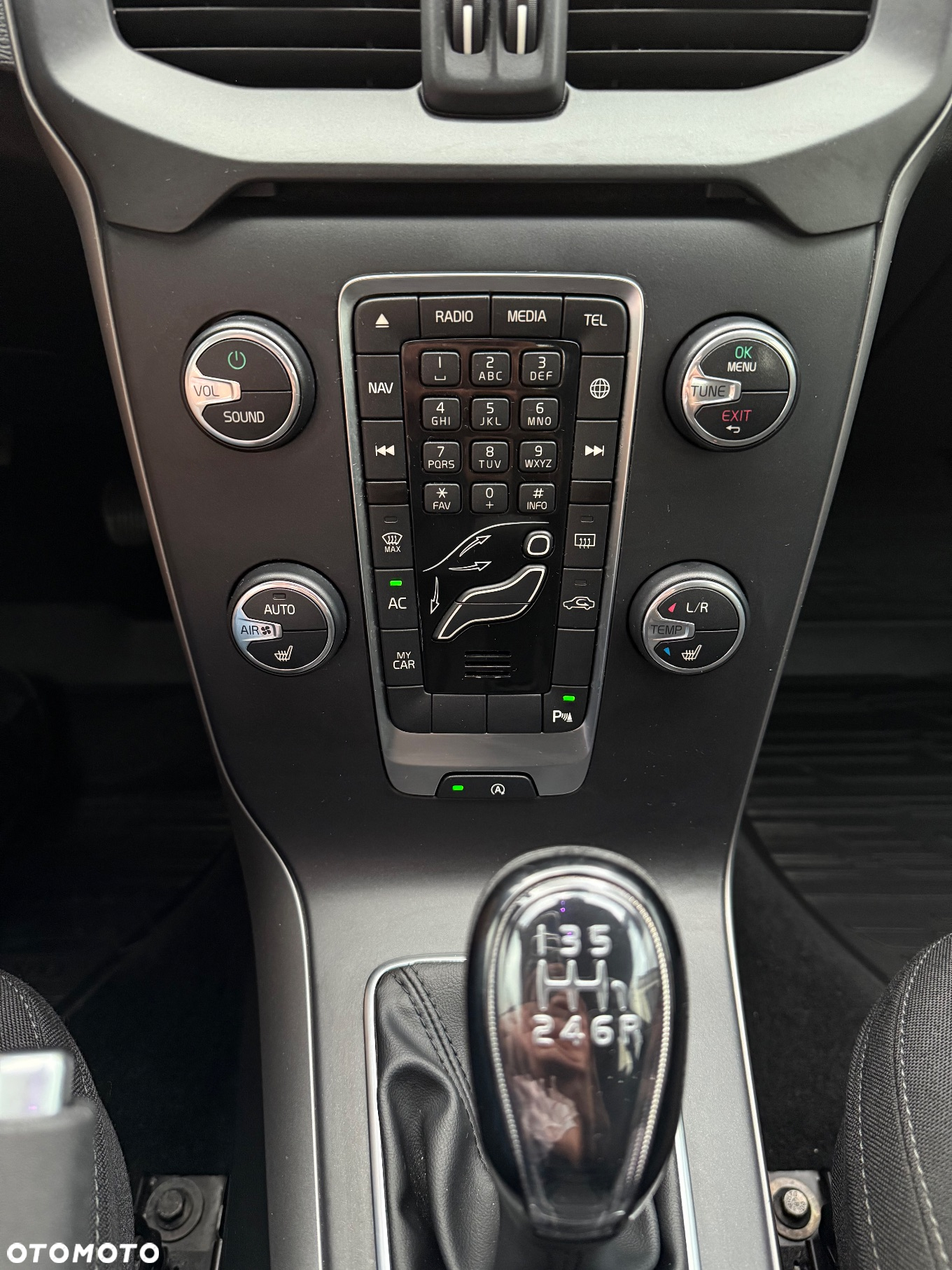 Volvo V40 T3 Drive-E Momentum - 25