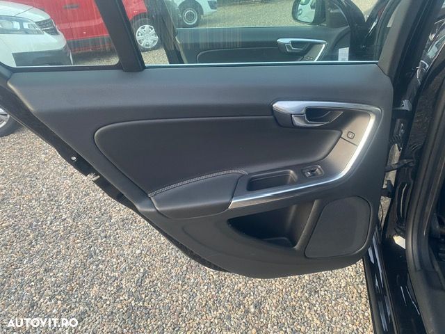 Volvo V60 D6 Plug-In-Hybrid AWD Geartronic Momentum - 19