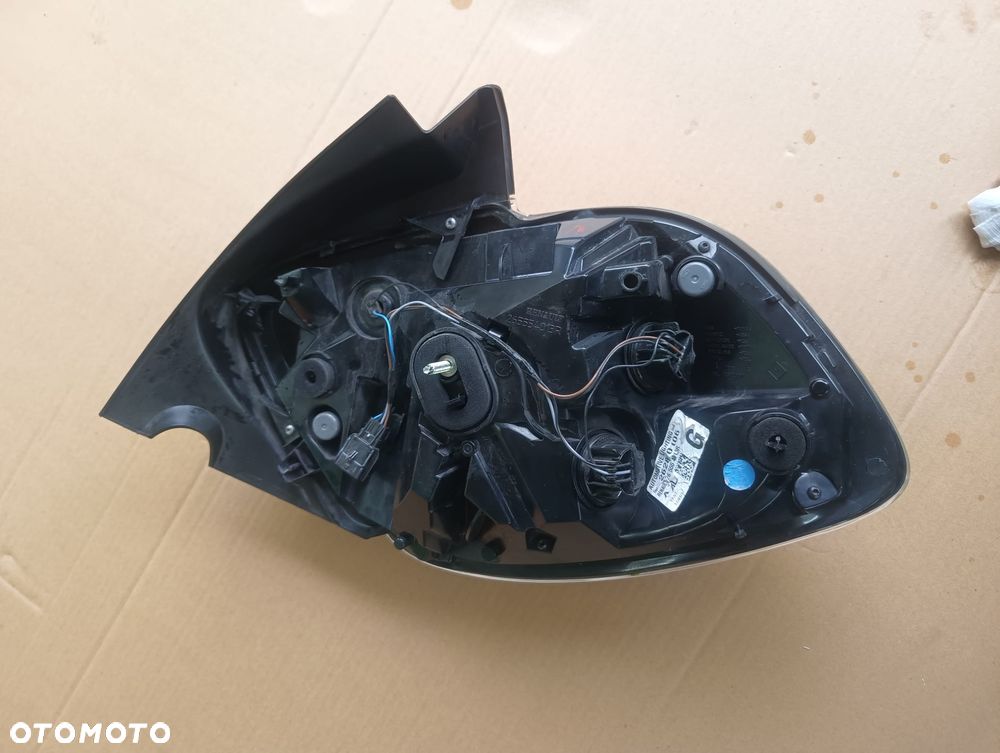 TYLNE LAMPY RENAULT ZOE PRAWA LEWA PRZED LIFT WERSJA EU - 2