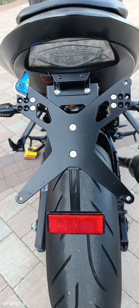 Suzuki GSX - 32